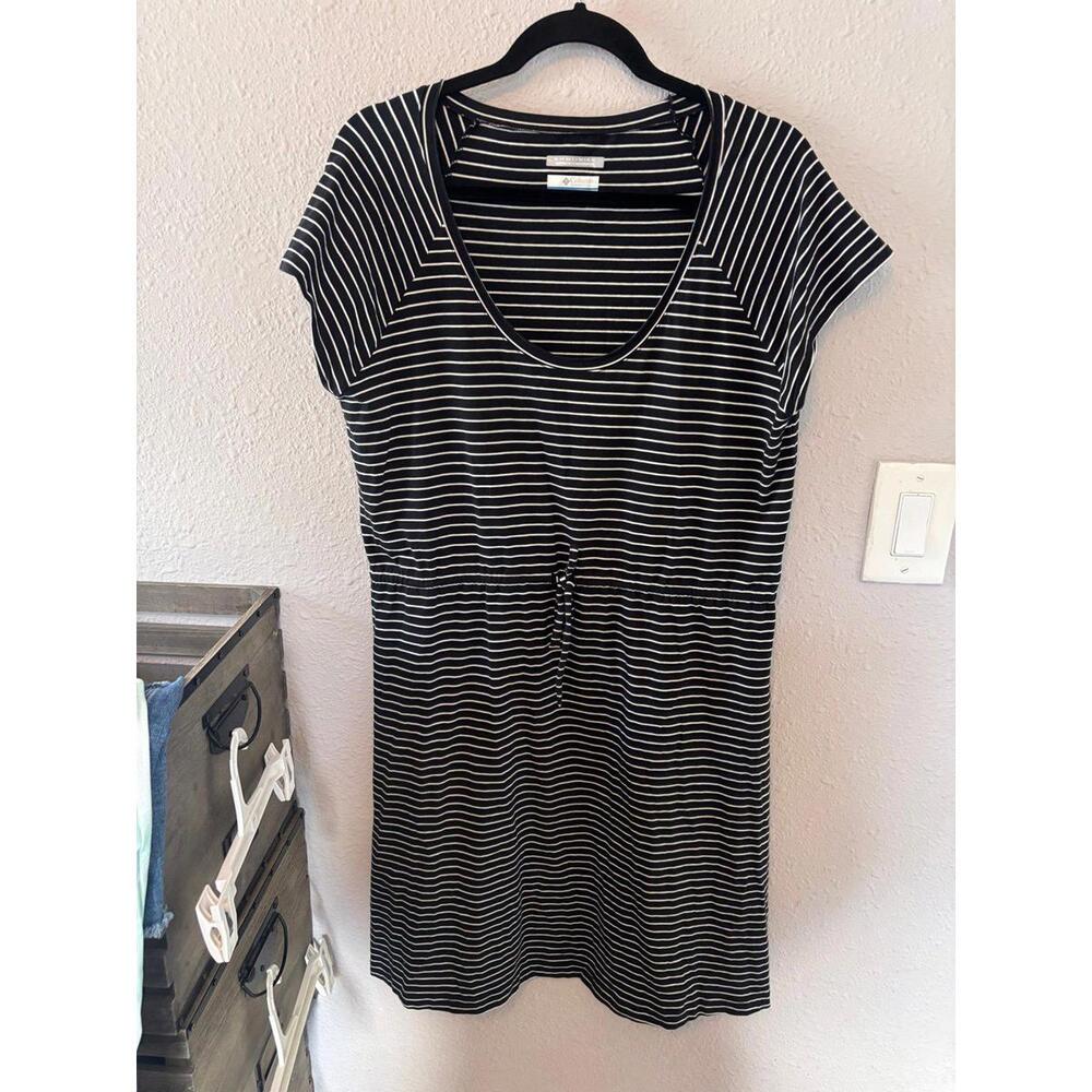 Columbia PFG black/white striped dress size L. No pockets. Flowy and soft fabric